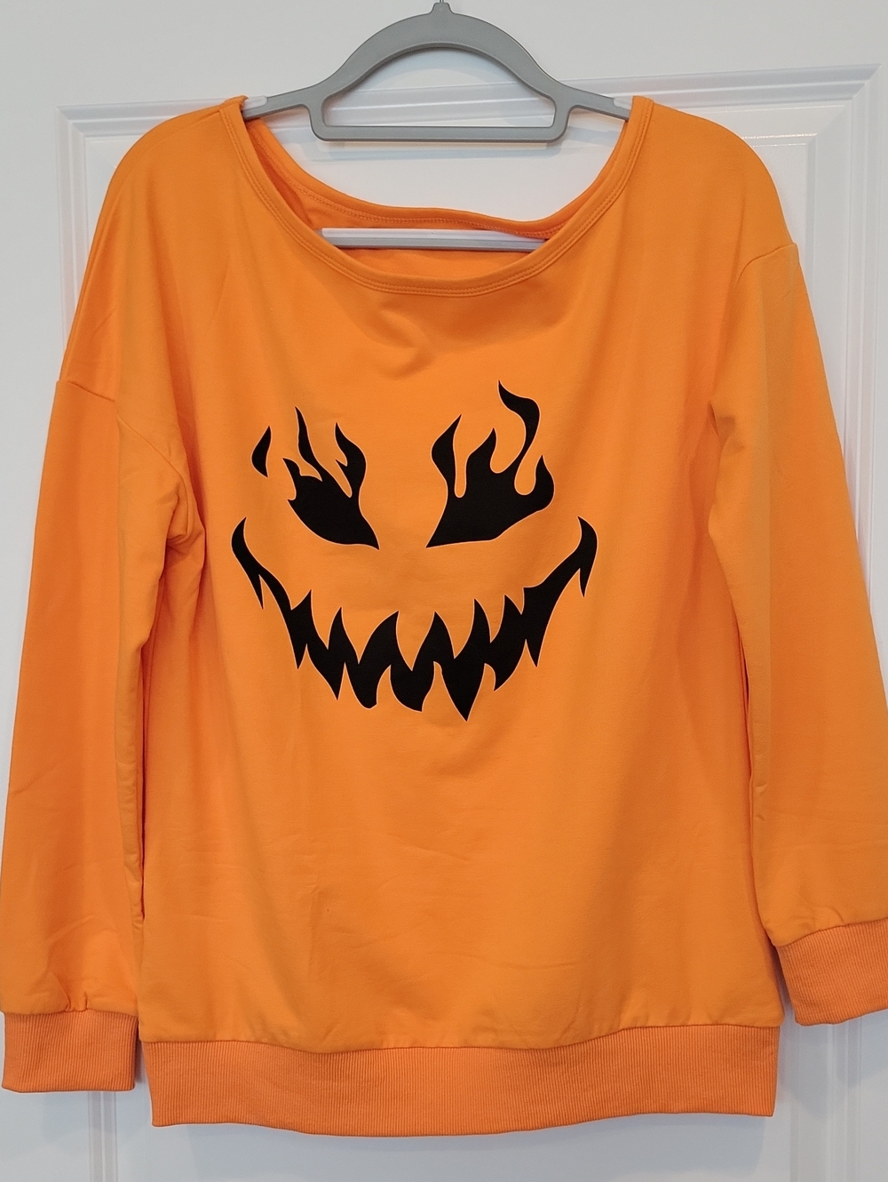 Women's Halloween Pumpkin Sweatshirt Size Medium Oversized NWOT